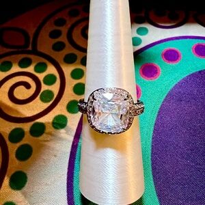 Bomb Party Ring RG39609 Radiant Glow Diamond CZ on Hematite Plating